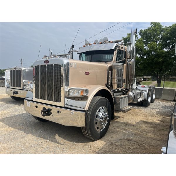 2022 PETERBILT 389 Day Cab Truck