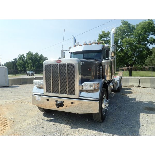 2022 PETERBILT 389 Day Cab Truck