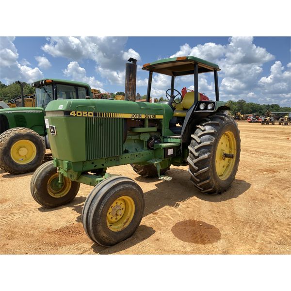 JOHN DEERE 4050 Farm Tractor