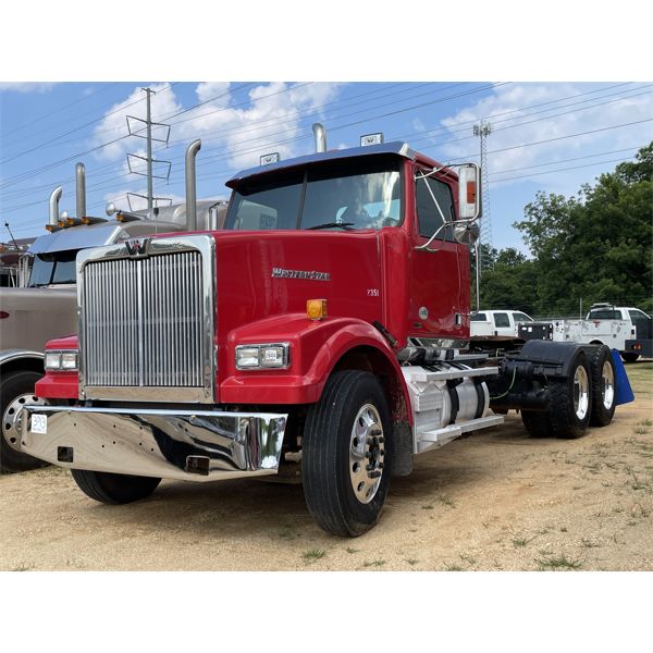 2011 WESTERN STAR  Day Cab Truck