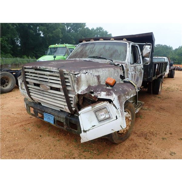 1989 FORD F700 Flatbed Truck