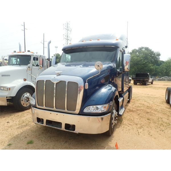 2005 PETERBILT 387 Sleeper Truck