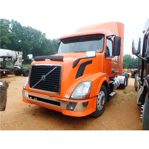 2015 VOLVO VNL Sleeper Truck