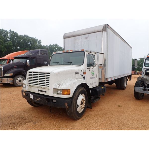 1999 INTERNATIONAL 4900 Box Truck