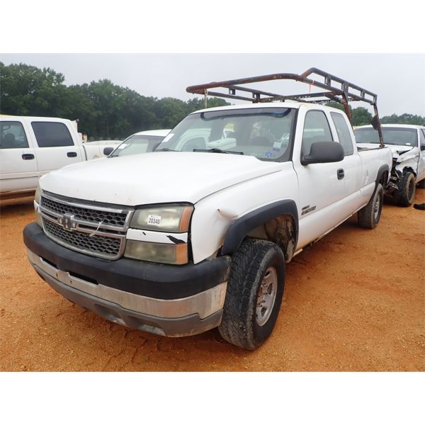 2005 CHEVROLET 2500HD Pickup Truck