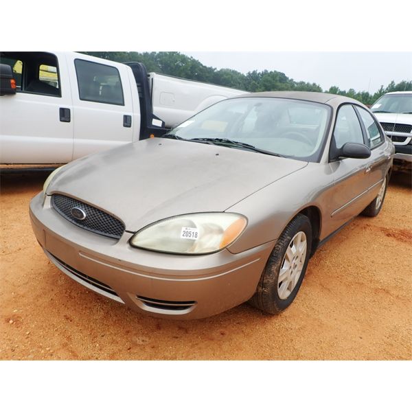 2004 FORD TAURUS Automobile