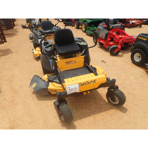 CUB CADET RZT ZERO TURN  Lawn Mower
