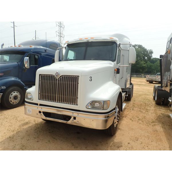 2002 INTERNATIONAL 9200i Sleeper Truck