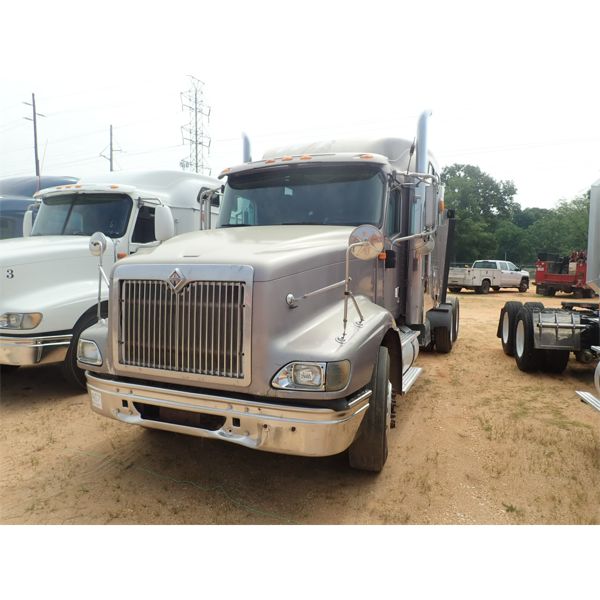 2005 INTERNATIONAL 9200i Sleeper Truck