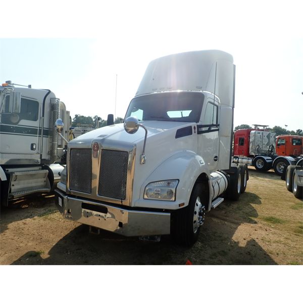 2018 KENWORTH T880 Day Cab Truck