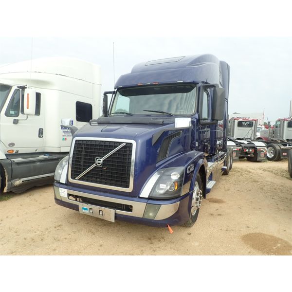 2016 VOLVO VNL Sleeper Truck