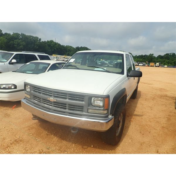 1997 CHEVROLET CHEYENNE 2500  Pickup Truck