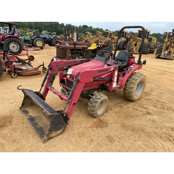 MAHINDRA 2216 Farm Tractor