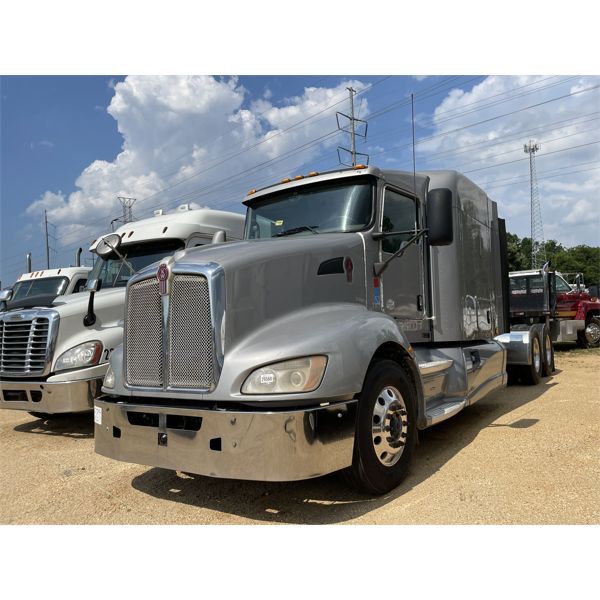 2013 KENWORTH T660 Sleeper Truck