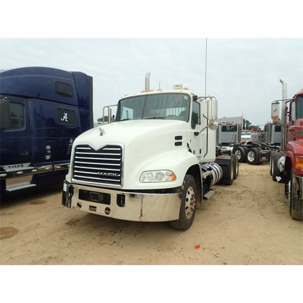 2015 MACK CXU613 Day Cab Truck