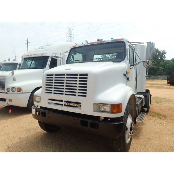 2003 INTERNATIONAL 8100 Day Cab Truck
