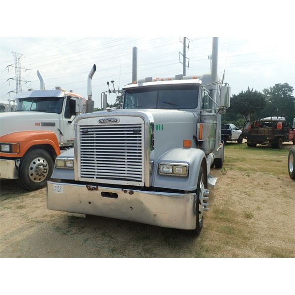 2001 FREIGHTLINER CLASSIC XL Sleeper Truck