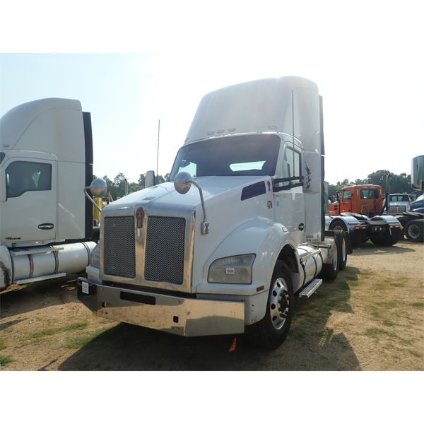 2017 KENWORTH T880 Day Cab Truck