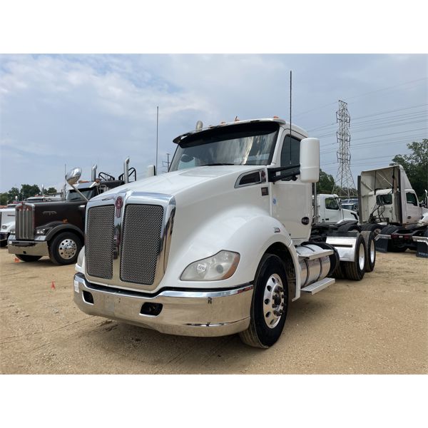 2018 KENWORTH T680 Day Cab Truck
