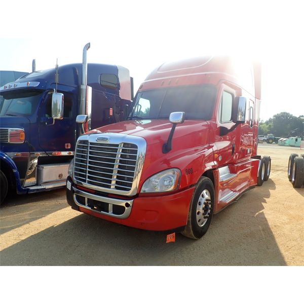 2017 FREIGHTLINER  Sleeper Truck