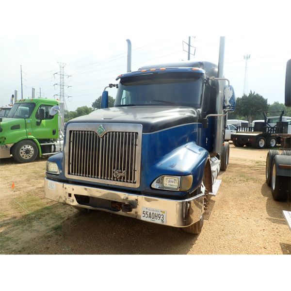 2000 INTERNATIONAL 9400i EAGLE Sleeper Truck