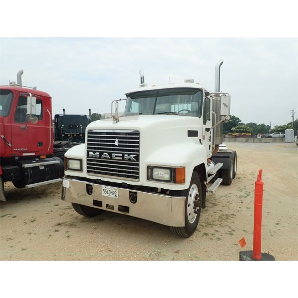 2004 MACK CH613 Day Cab Truck