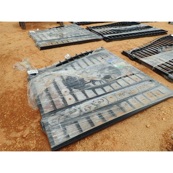 DECORATIVE IRON GATE (14')