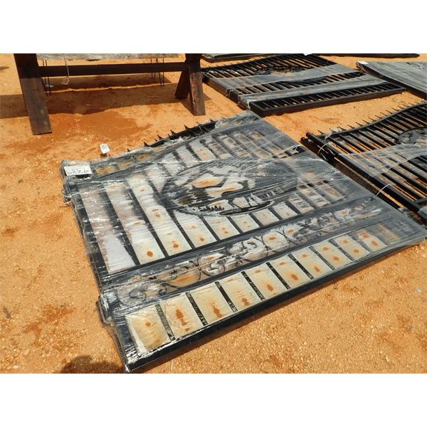 DECORATIVE IRON GATE (14')