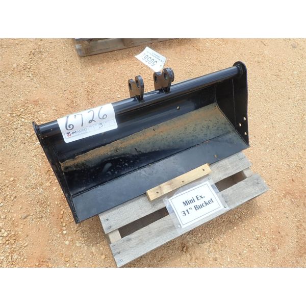 MINI EXCAVATOR 31" BUCKET (B-4)