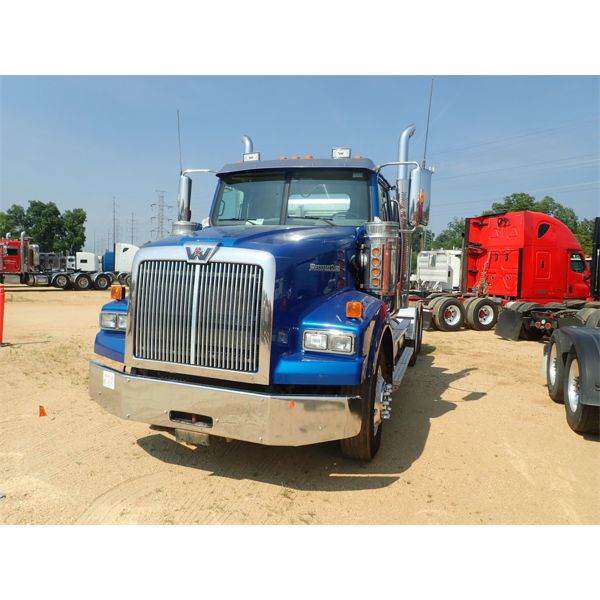 2020 WESTERN STAR 4900SF Day Cab Truck