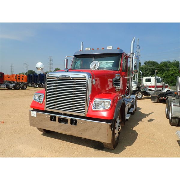 2020 FREIGHTLINER 122SD Day Cab Truck