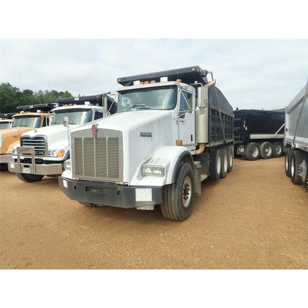 2003 KENWORTH T800 Dump Truck