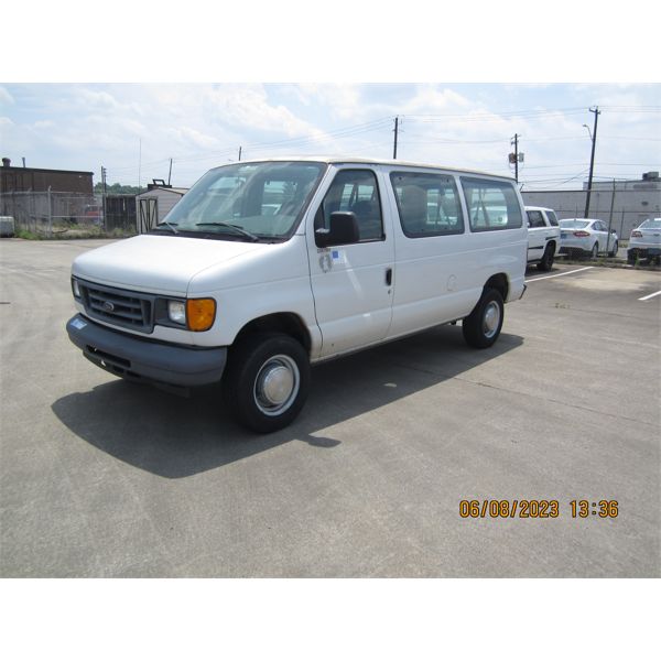 2005 FORD E350 Cargo Van