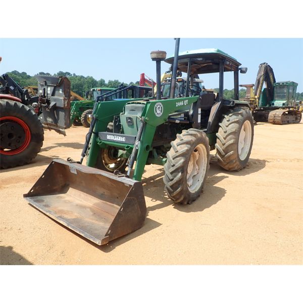 JOHN DEERE 2650 Farm Tractor