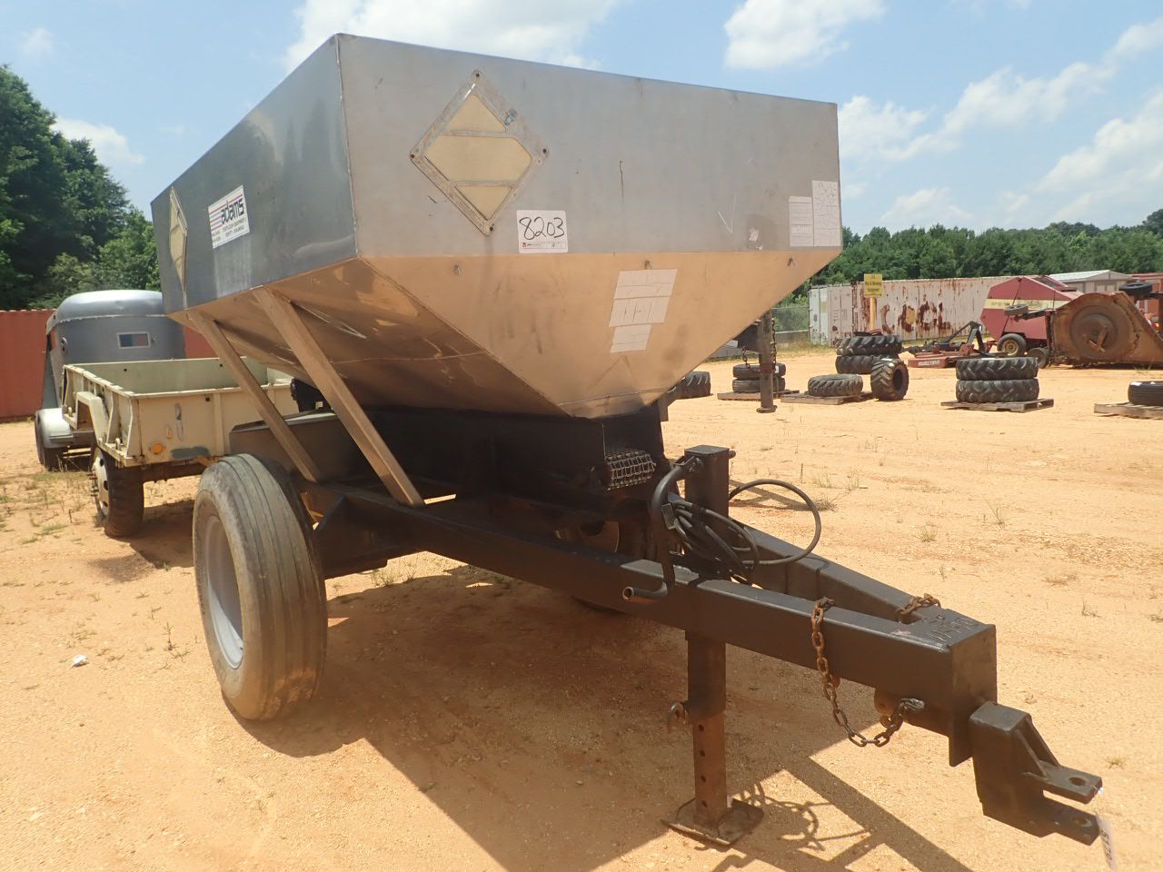 ADAMS FERTILIZER CART/BUGGY J.M. Wood Auction Company, Inc.