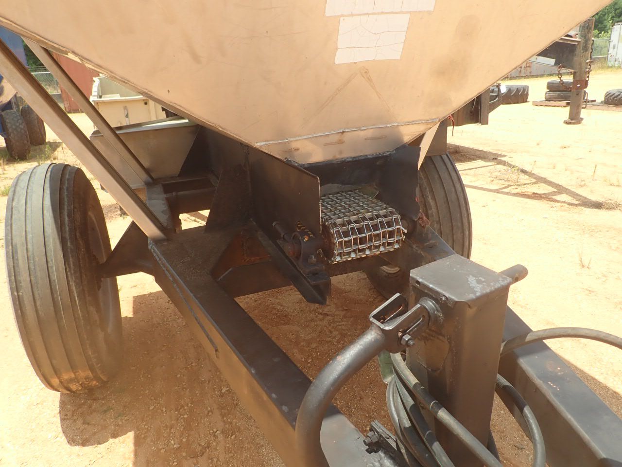 ADAMS FERTILIZER CART/BUGGY J.M. Wood Auction Company, Inc.