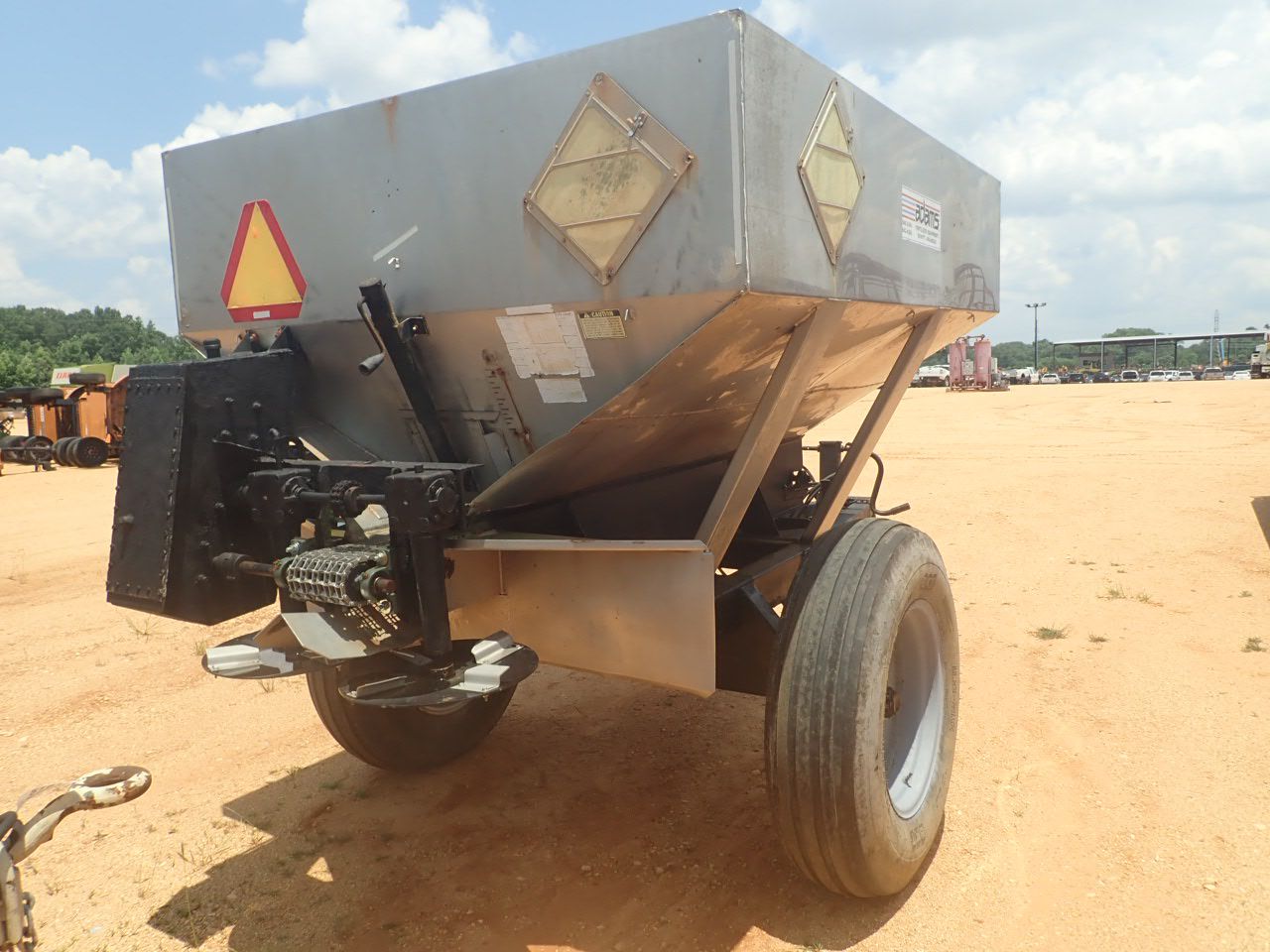 ADAMS FERTILIZER CART/BUGGY J.M. Wood Auction Company, Inc.