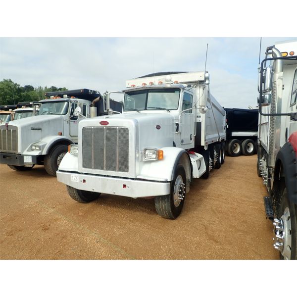 2015 PETERBILT 367 Dump Truck