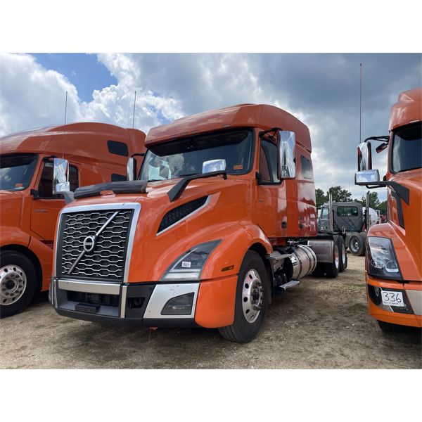 2019 VOLVO VNL Sleeper Truck
