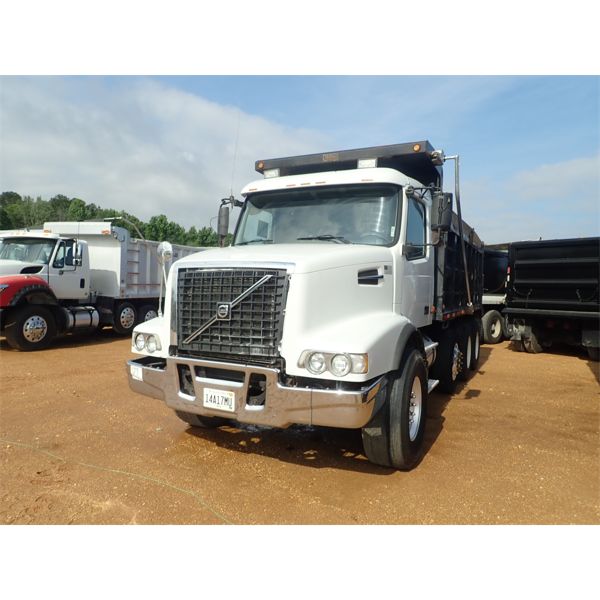 2007 VOLVO VHD Dump Truck