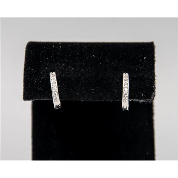 NEW .925 SILVER EARRINGS WITH ACCENT STONES ON