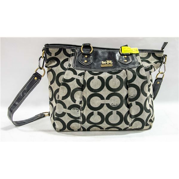 COACH PURSE WITH SHOULDER STRAP