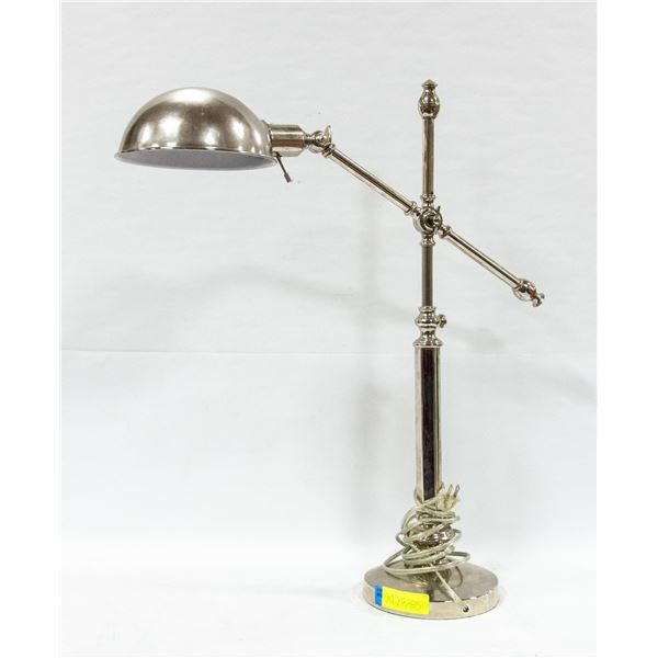 VINTAGE METAL TABLE LAMP