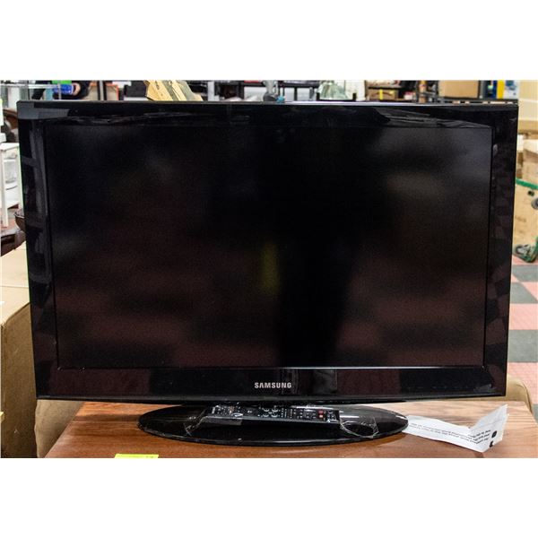 SAMSUNG 32"-FLATSCREEN TV WITH 2 HDMI &