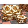 Image 1 : FLORAL LOVESEAT WITH MATCHING OTTOMAN