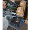 Image 1 : PALLET OF DISPLAY FIXTURES