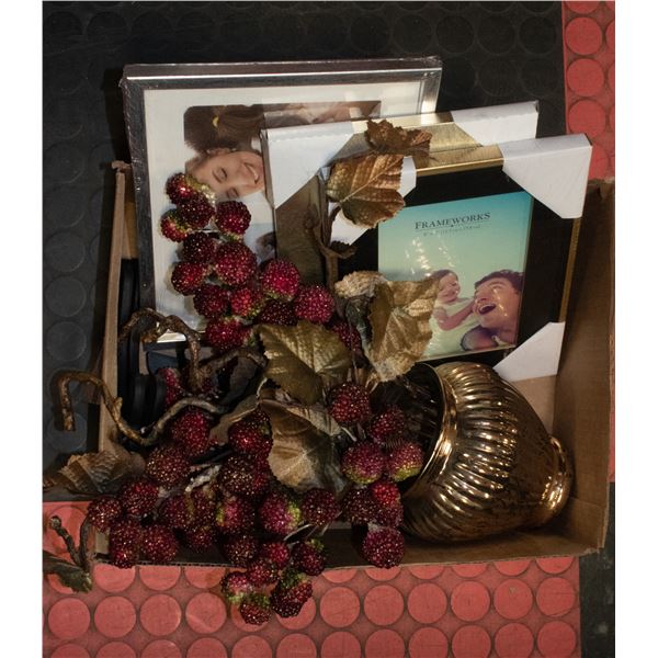 BERRY DECOR, VASE AND FRAMES