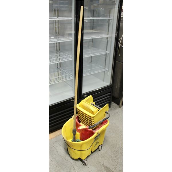 RUBBERMAID COMMERCIAL MOP BUCKET W/ WRINGER &