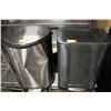 Image 1 : 2 FLIP TOP TRASH CANS