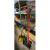 Image 1 : BROOM W/ 2 STANDING DUSTPANS & 3 HAND DUSTPANS